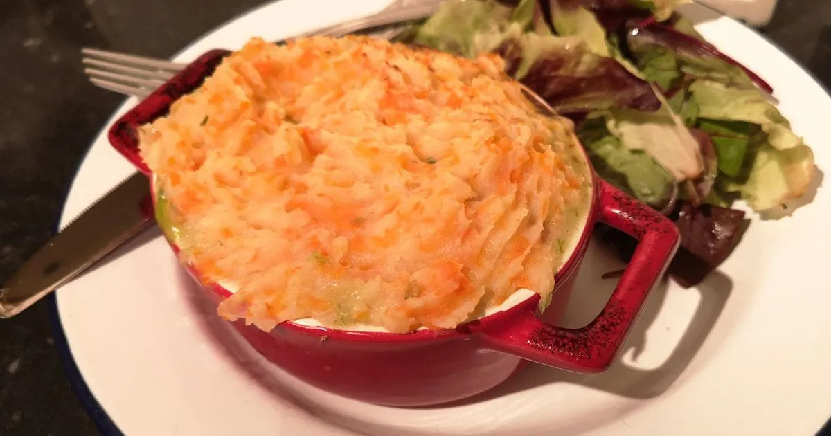 Gluten Free Mash Topped Chicken, Ham and Cheese Pie